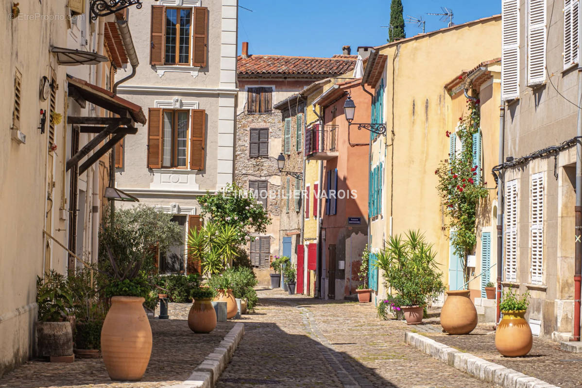 Appartement à COLLOBRIERES