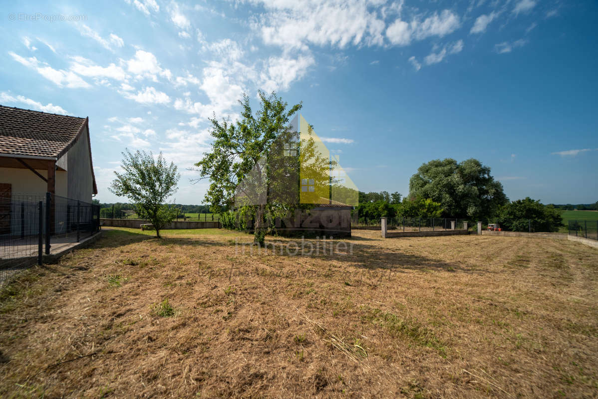 Maison à MOUTHIER-EN-BRESSE