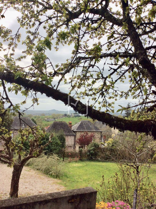 Maison à OBJAT