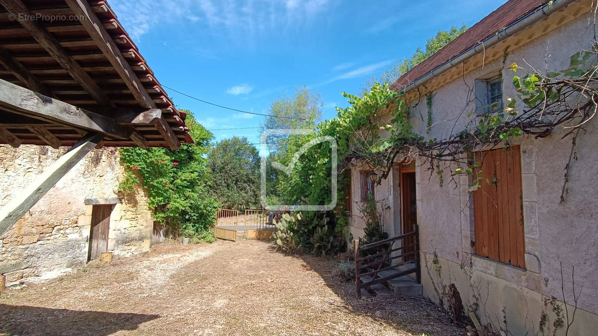 Maison à CHERVEIX-CUBAS