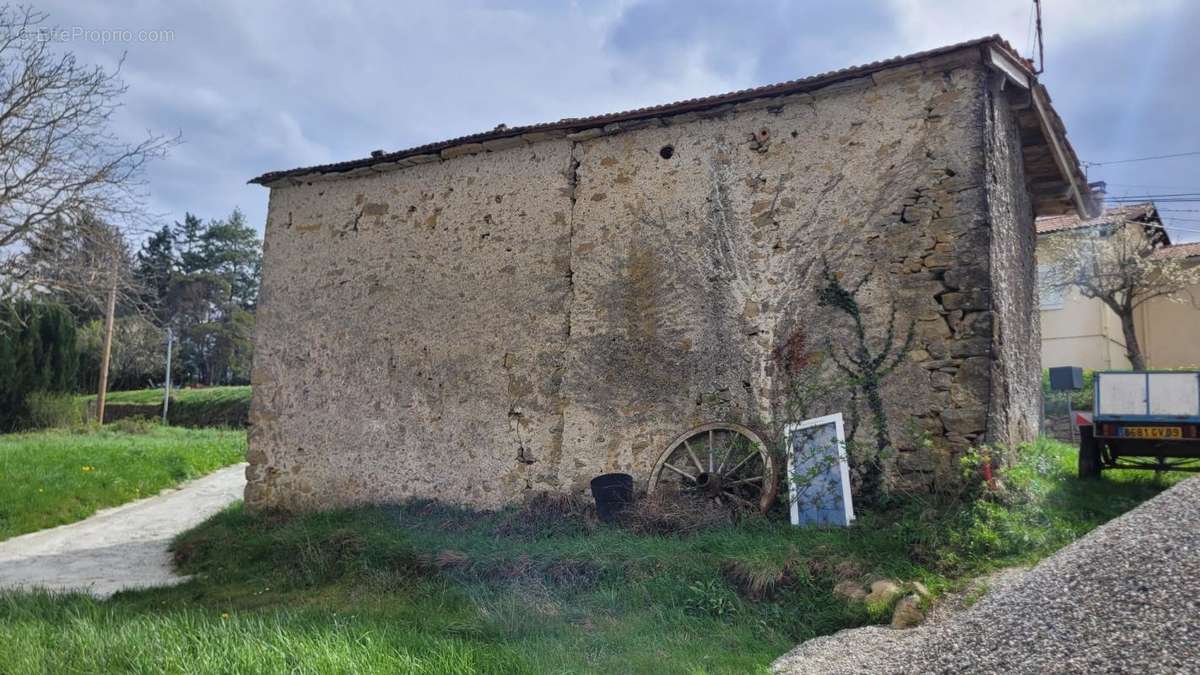 Terrain à ESCLAGNE