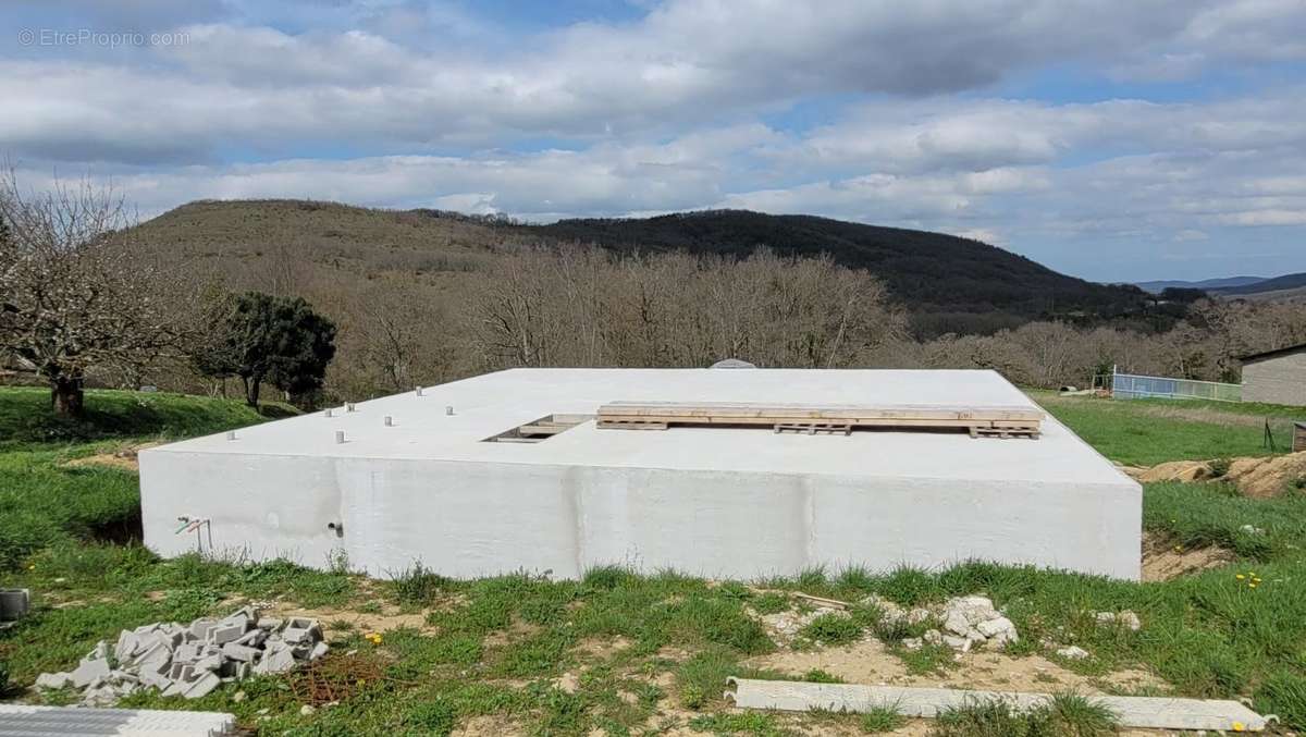 Terrain à ESCLAGNE