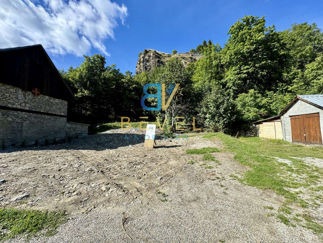 Terrain à FONTCOUVERTE-LA-TOUSSUIRE