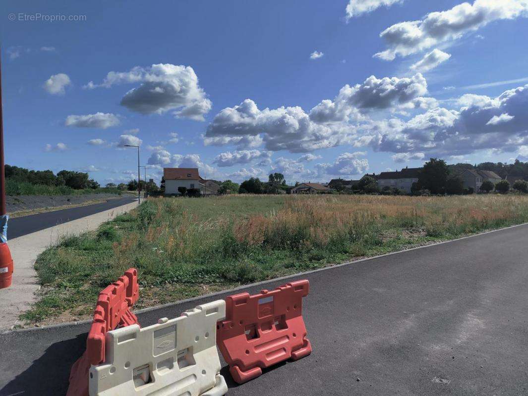 Terrain à SAINT-POURCAIN-SUR-SIOULE