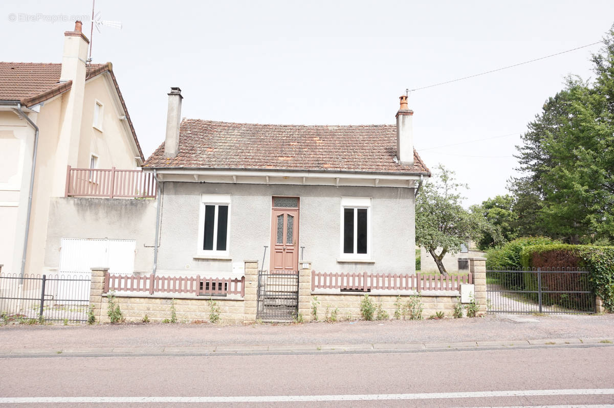 Maison à LUZY