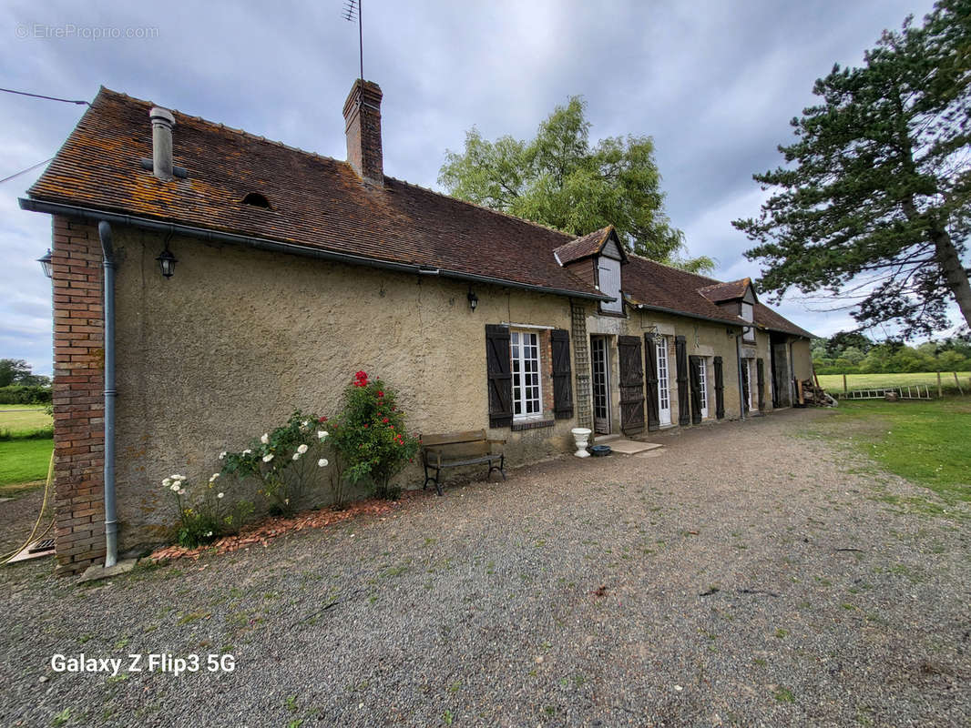 Maison à VILLAINES-LA-CARELLE