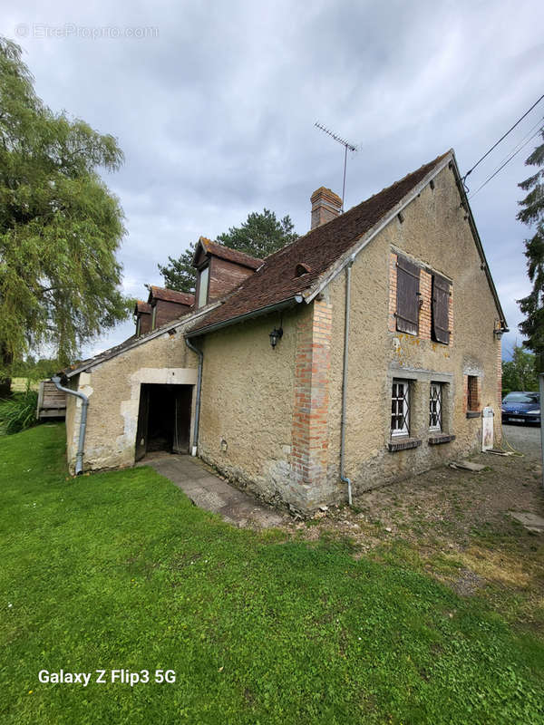 Maison à VILLAINES-LA-CARELLE