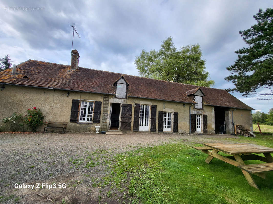 Maison à VILLAINES-LA-CARELLE