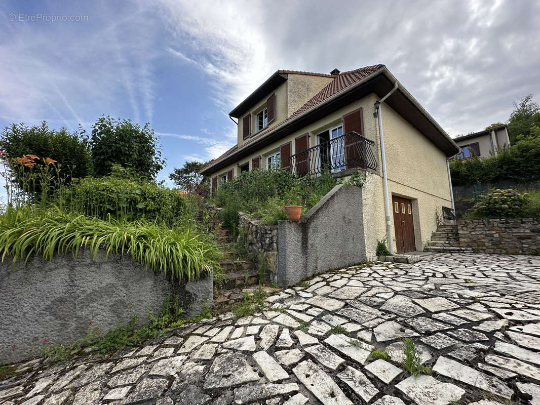 Maison à LA ROCHE-BLANCHE