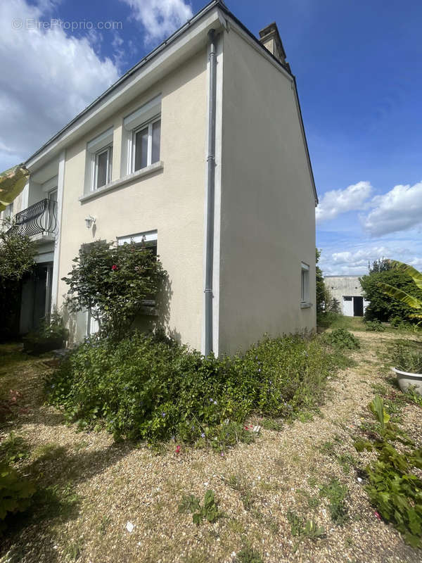 Maison à GENNES