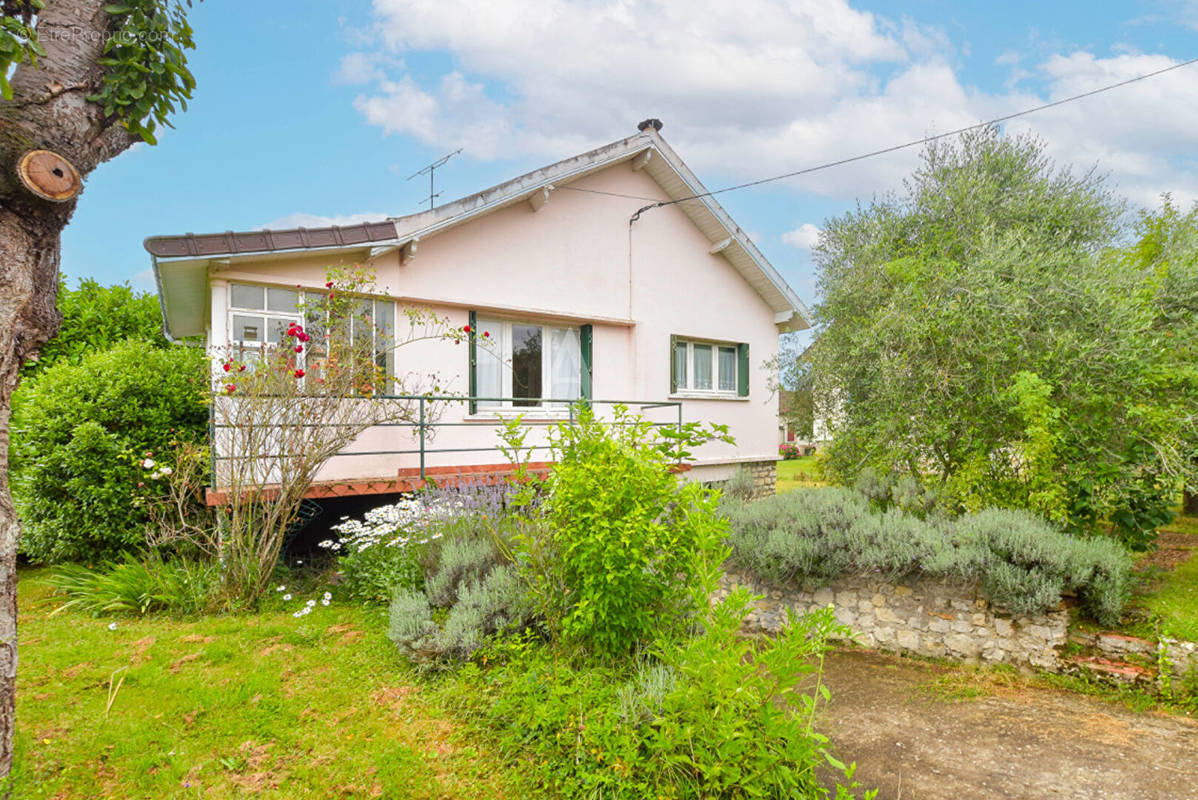 Maison à CHAMPEAUX