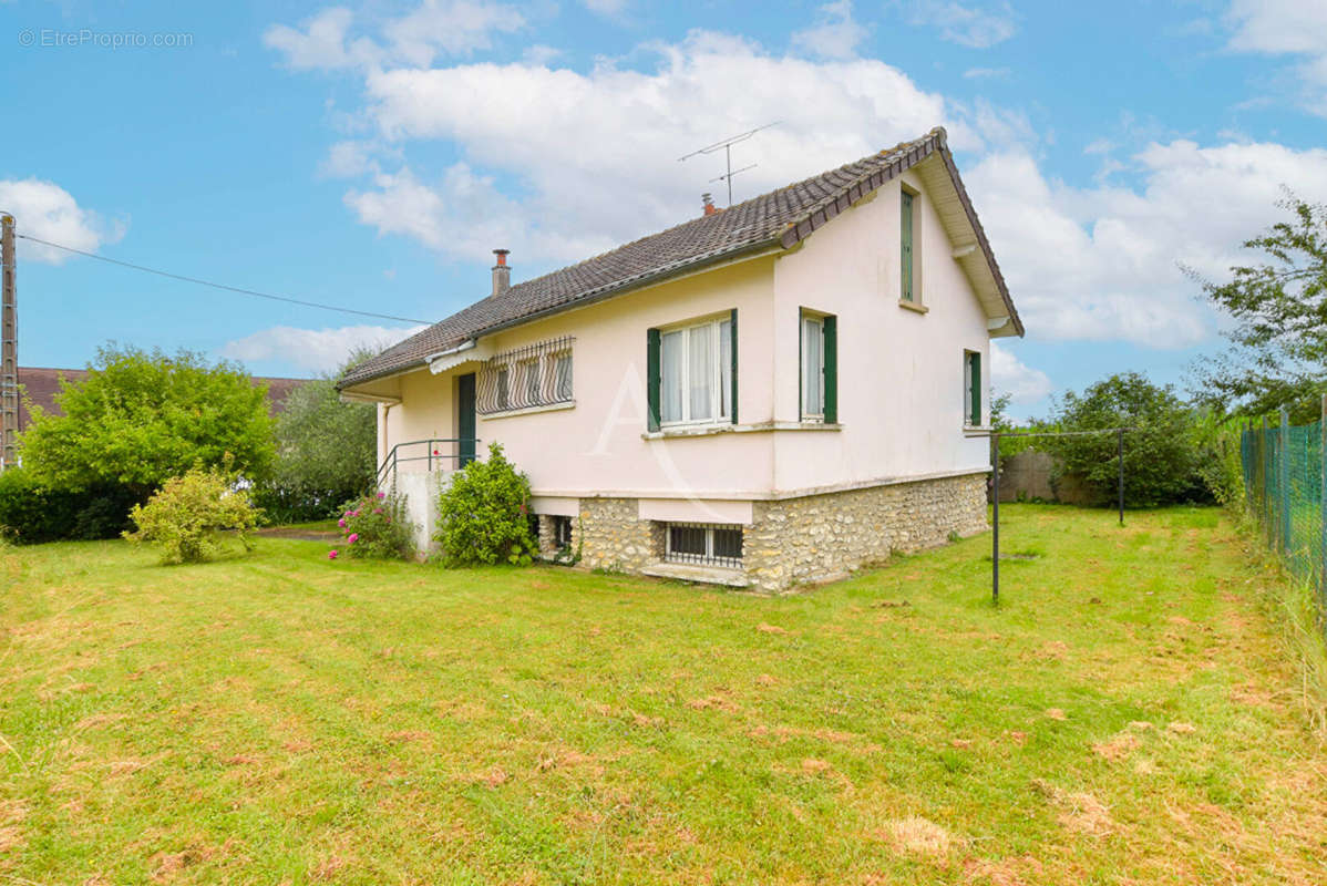 Maison à CHAMPEAUX