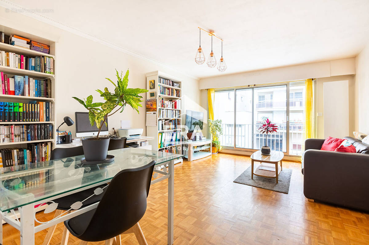 Appartement à COURBEVOIE