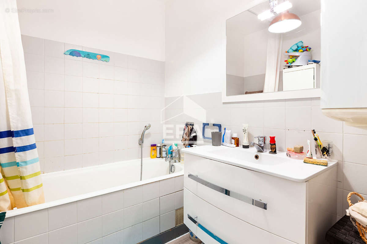 Appartement à COURBEVOIE