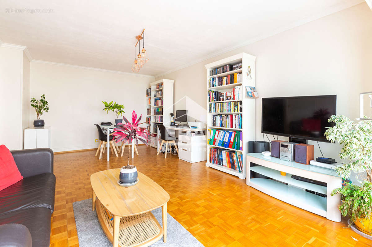 Appartement à COURBEVOIE