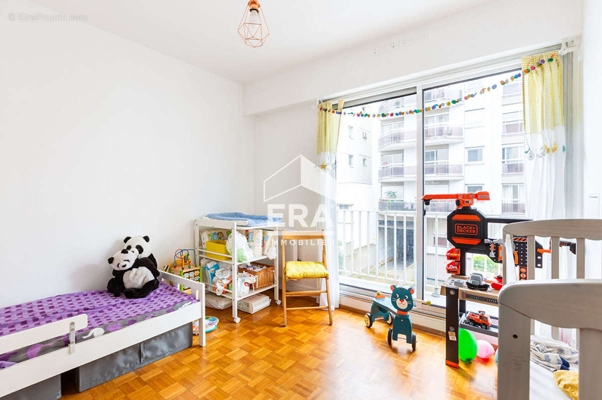 Appartement à COURBEVOIE