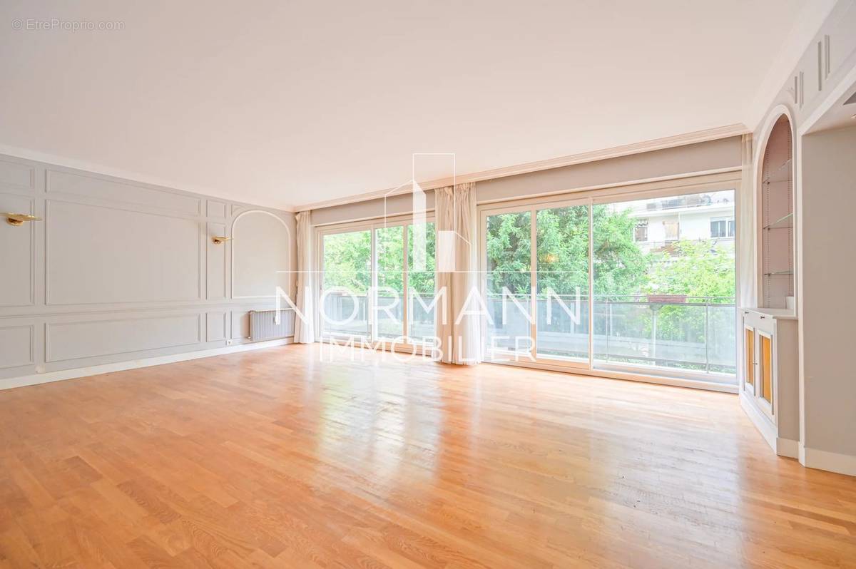 Appartement à NEUILLY-SUR-SEINE