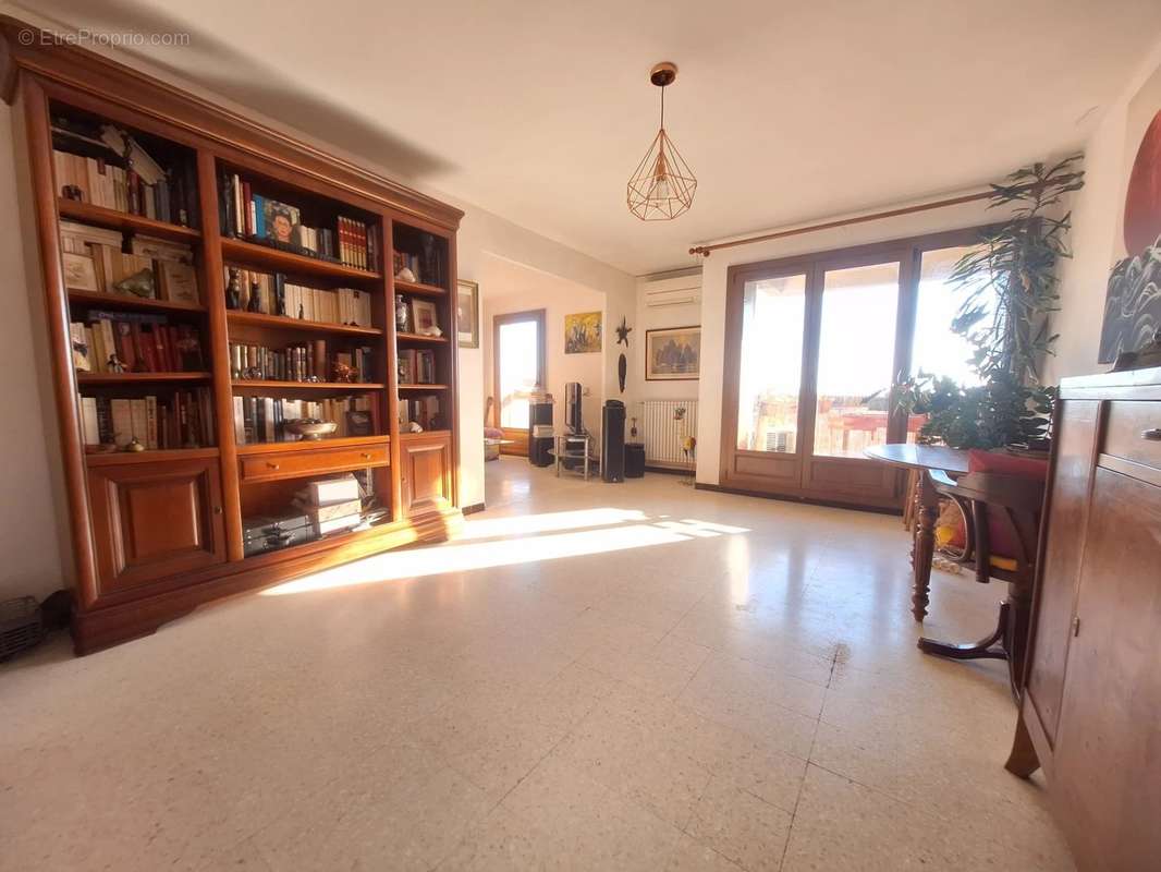 Appartement à MARSEILLE-4E