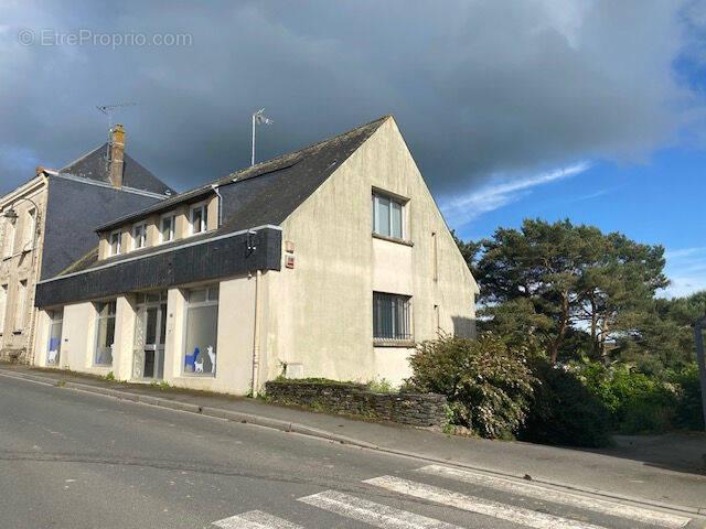 Appartement à COMBREE