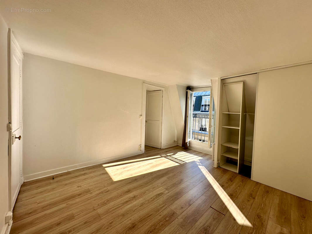 Appartement à PARIS-10E