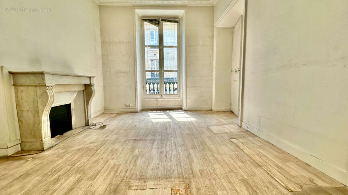 Appartement à PARIS-10E