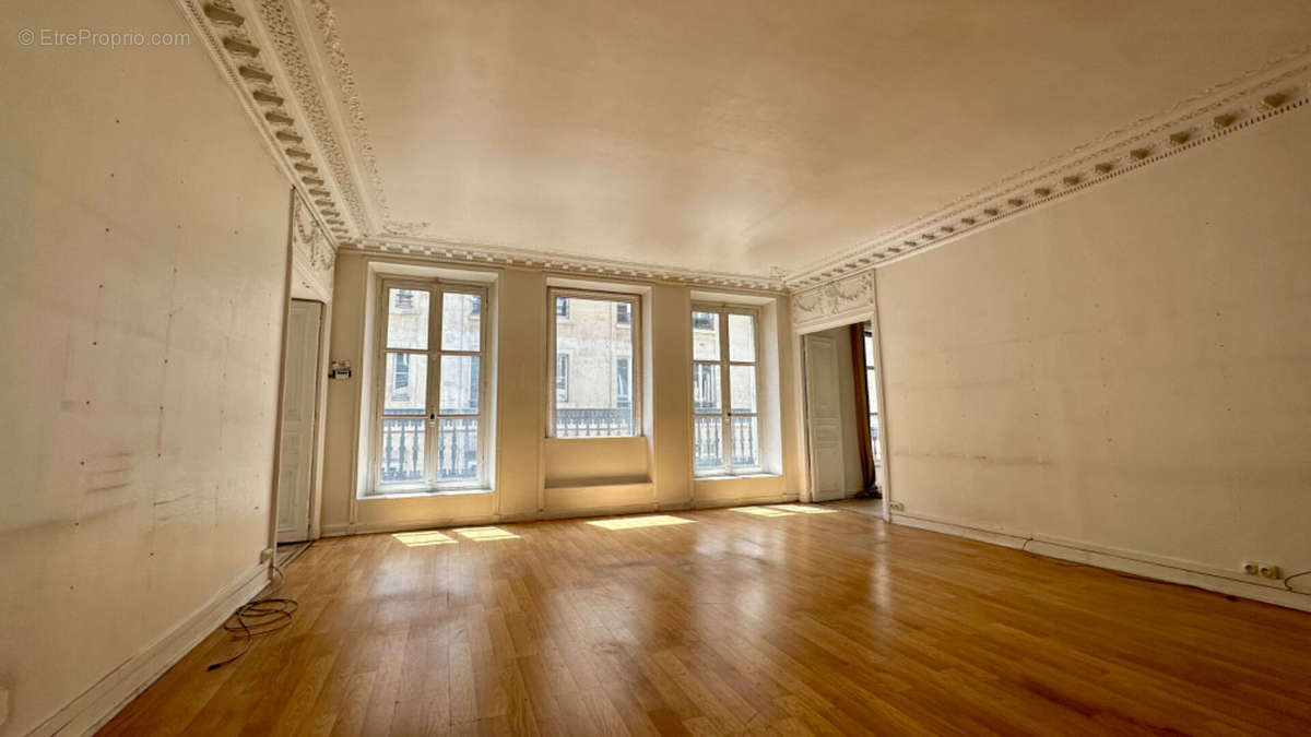 Appartement à PARIS-10E