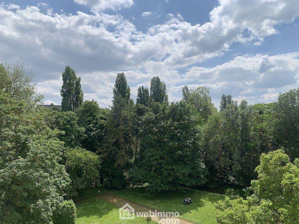 Vue dégagée sur le parc et le Clain, - Appartement à POITIERS