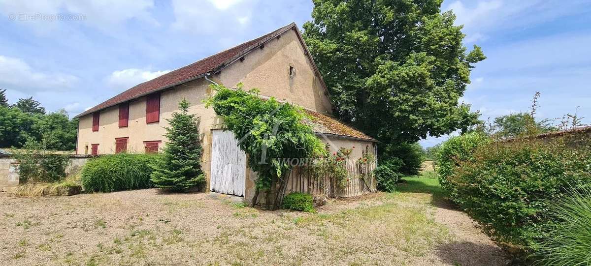 Maison à THENEUILLE