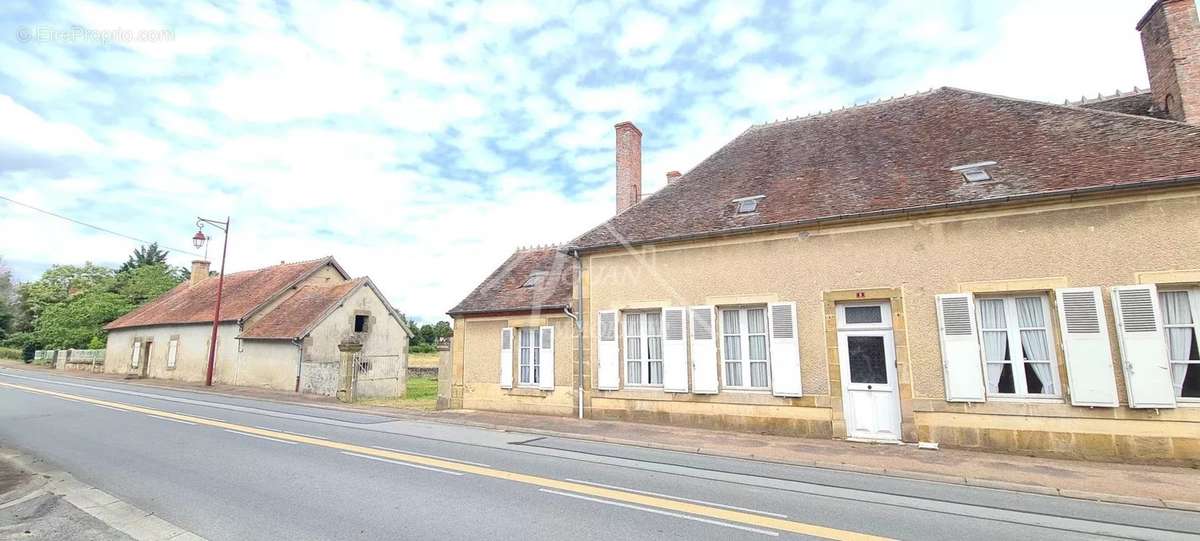 Maison à THENEUILLE