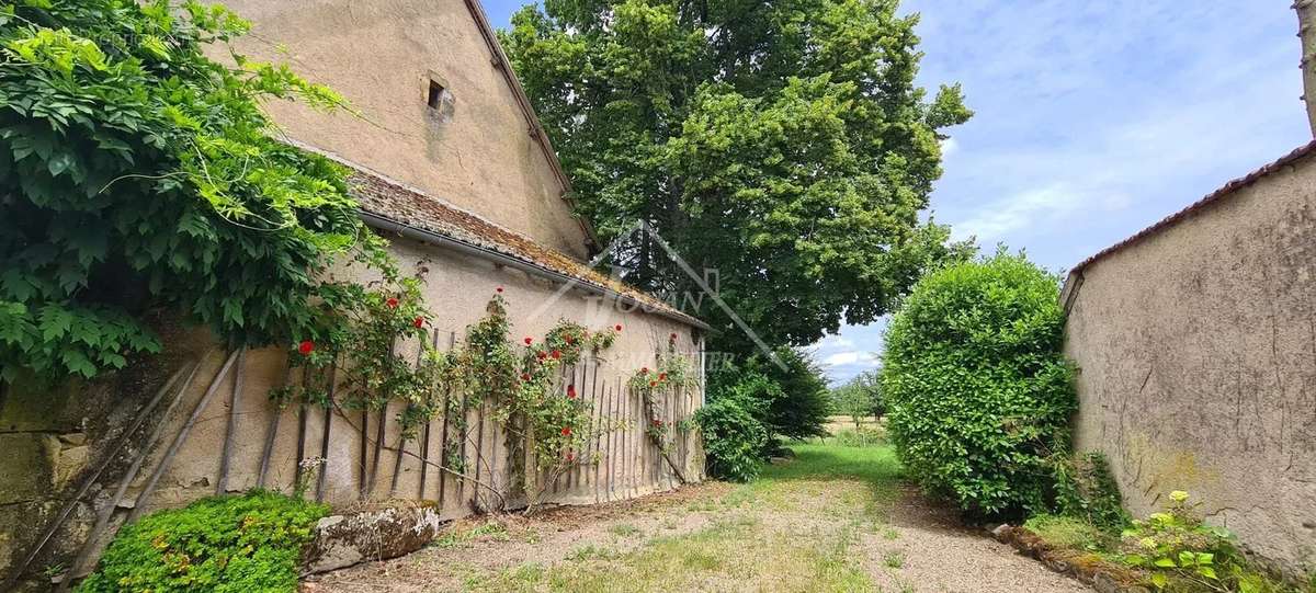 Maison à THENEUILLE