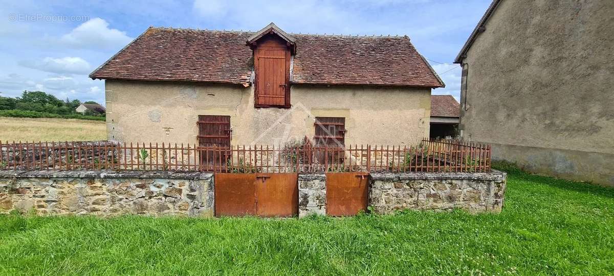 Maison à THENEUILLE