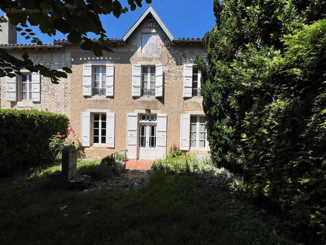 Maison à SAINT-CLAR