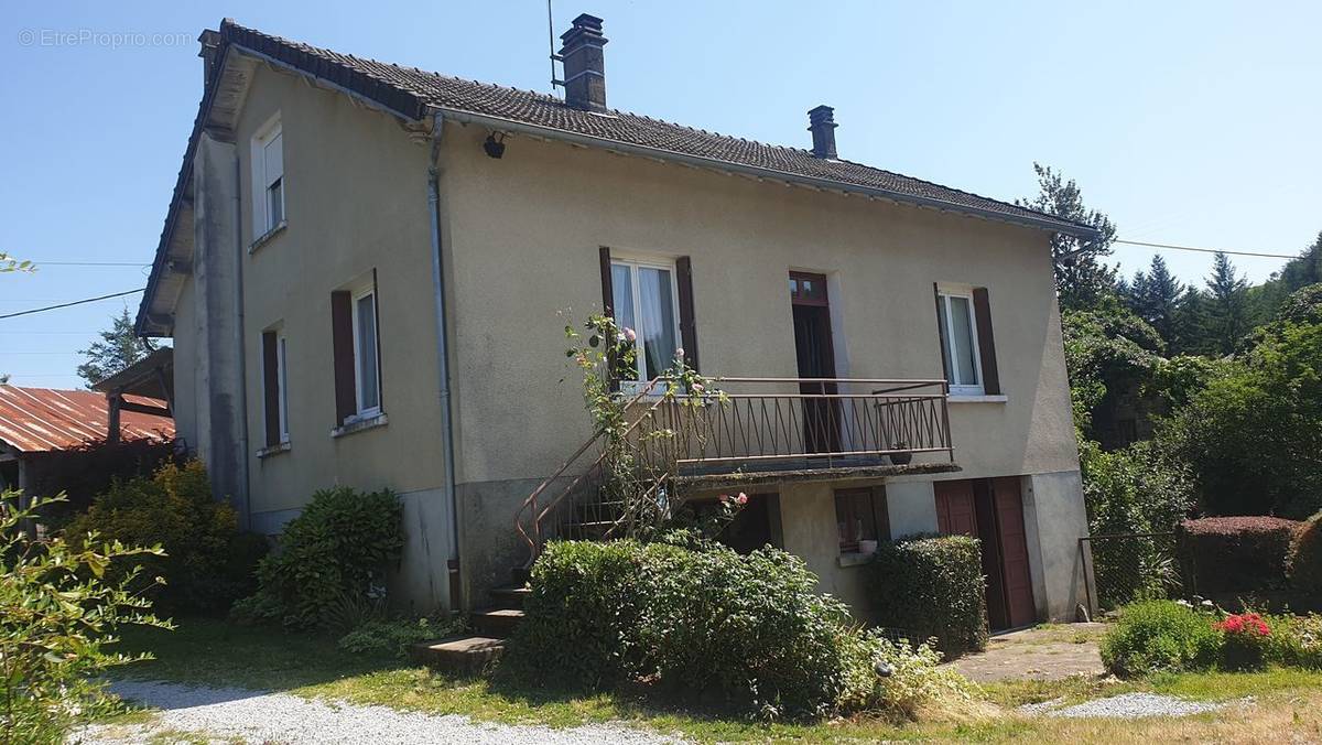 Maison à EYMOUTIERS