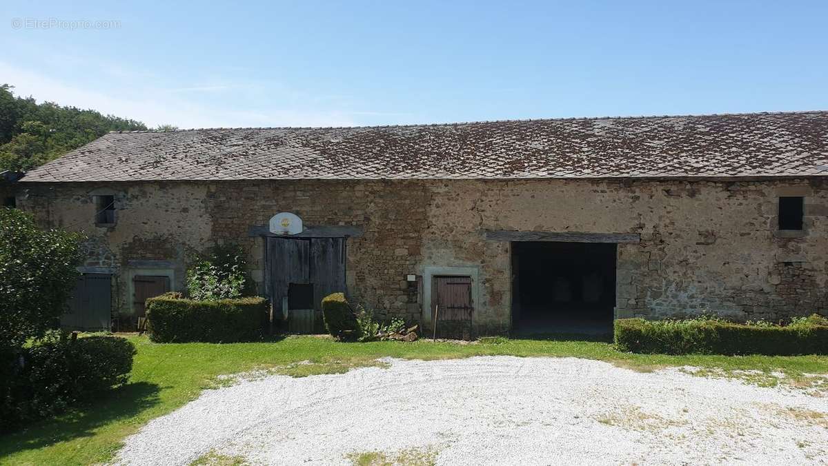 Maison à EYMOUTIERS