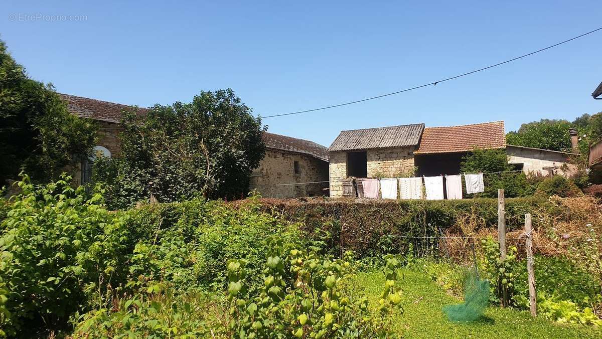 Maison à EYMOUTIERS