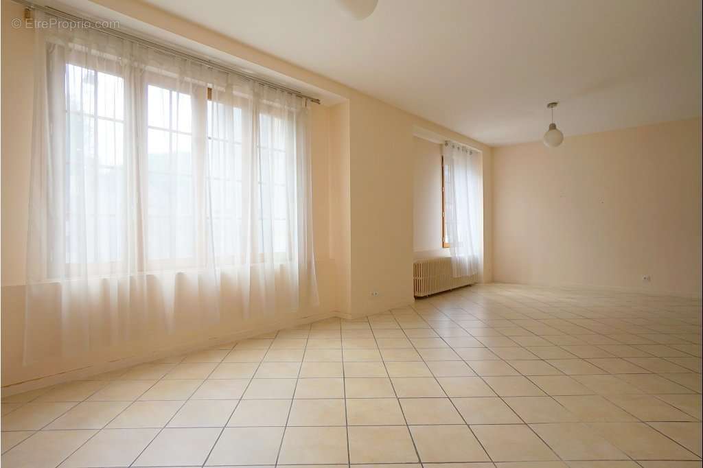 Appartement à MEZIERES-SUR-SEINE