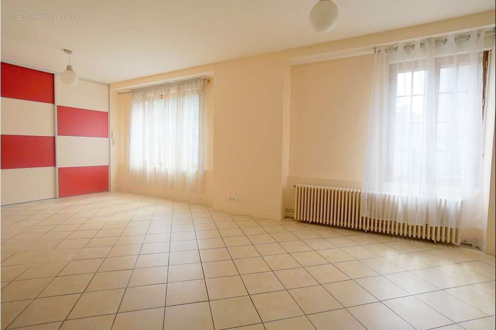 Appartement à MEZIERES-SUR-SEINE