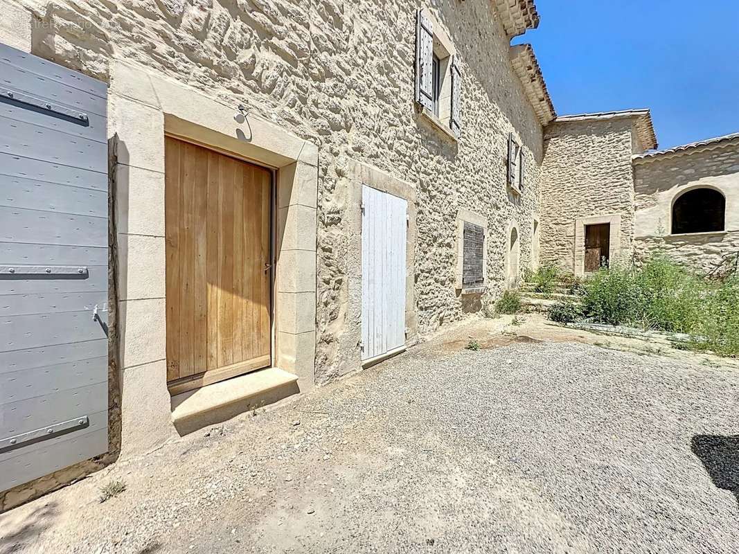 Maison à GORDES