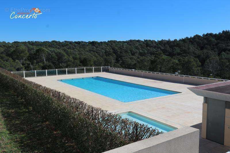 Appartement à ROQUEBRUNE-SUR-ARGENS