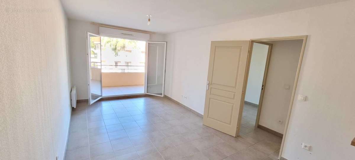 Appartement à ROQUEBRUNE-SUR-ARGENS