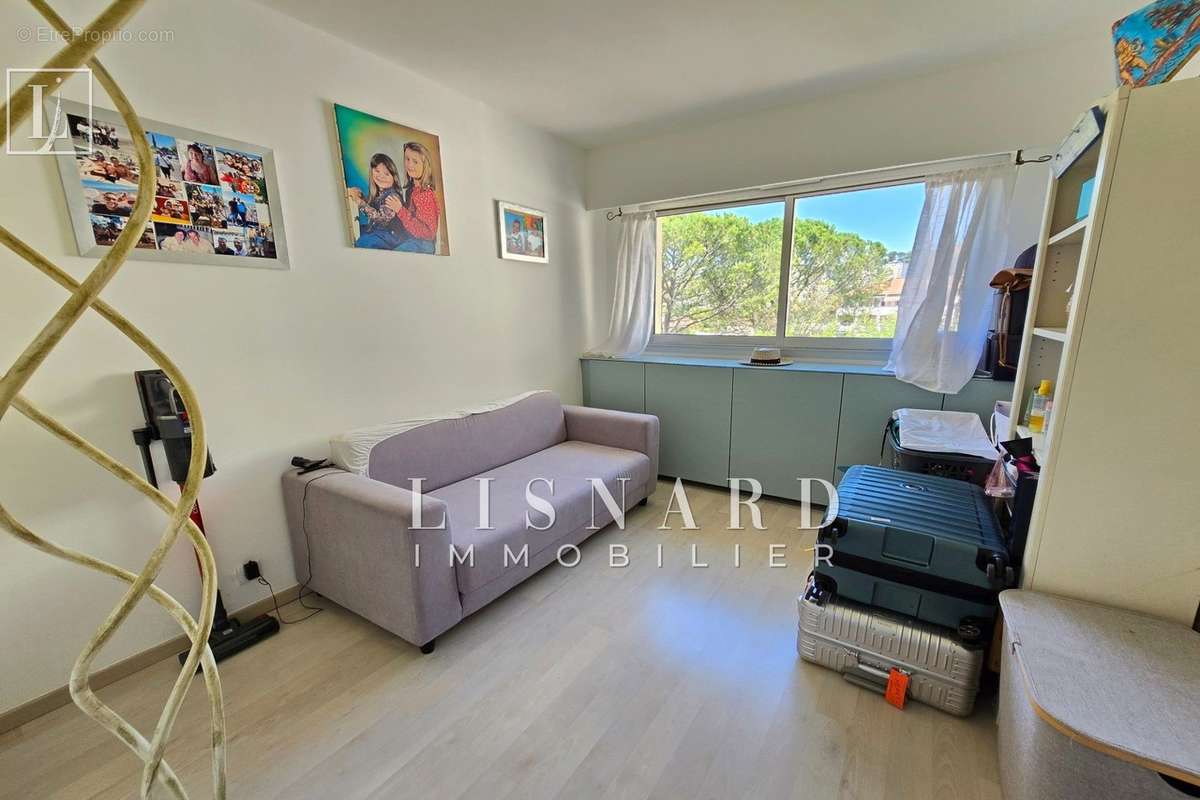 Appartement à VALLAURIS