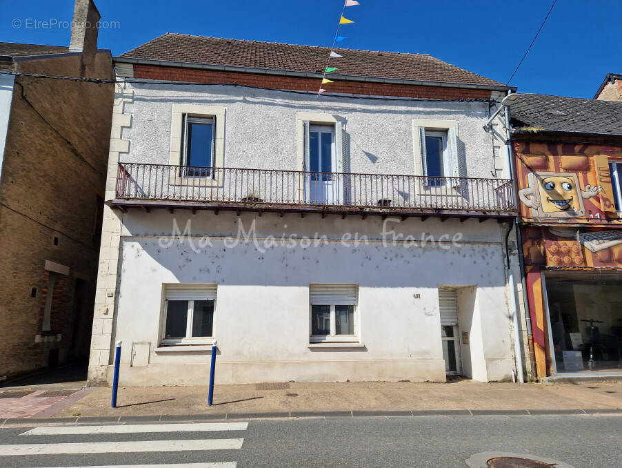 Maison à DOMPIERRE-SUR-BESBRE