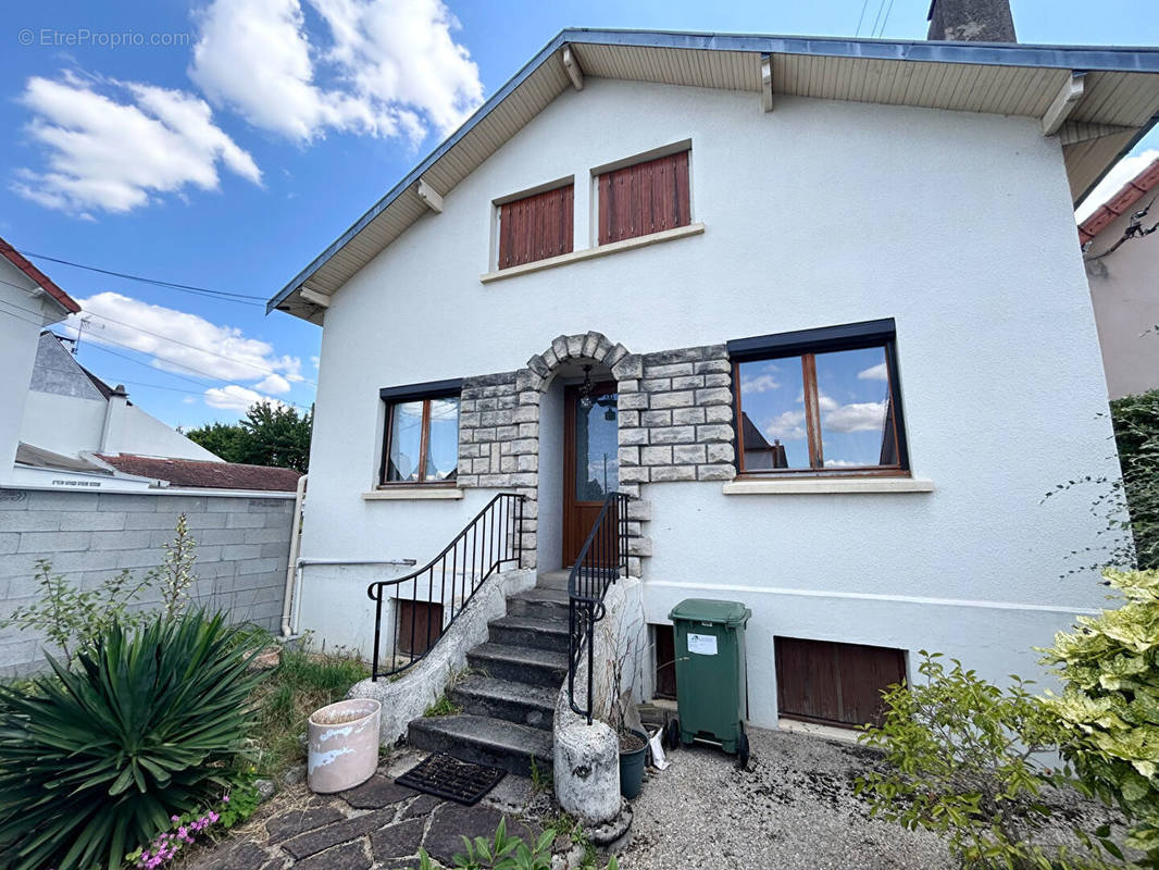 Maison à SARTROUVILLE