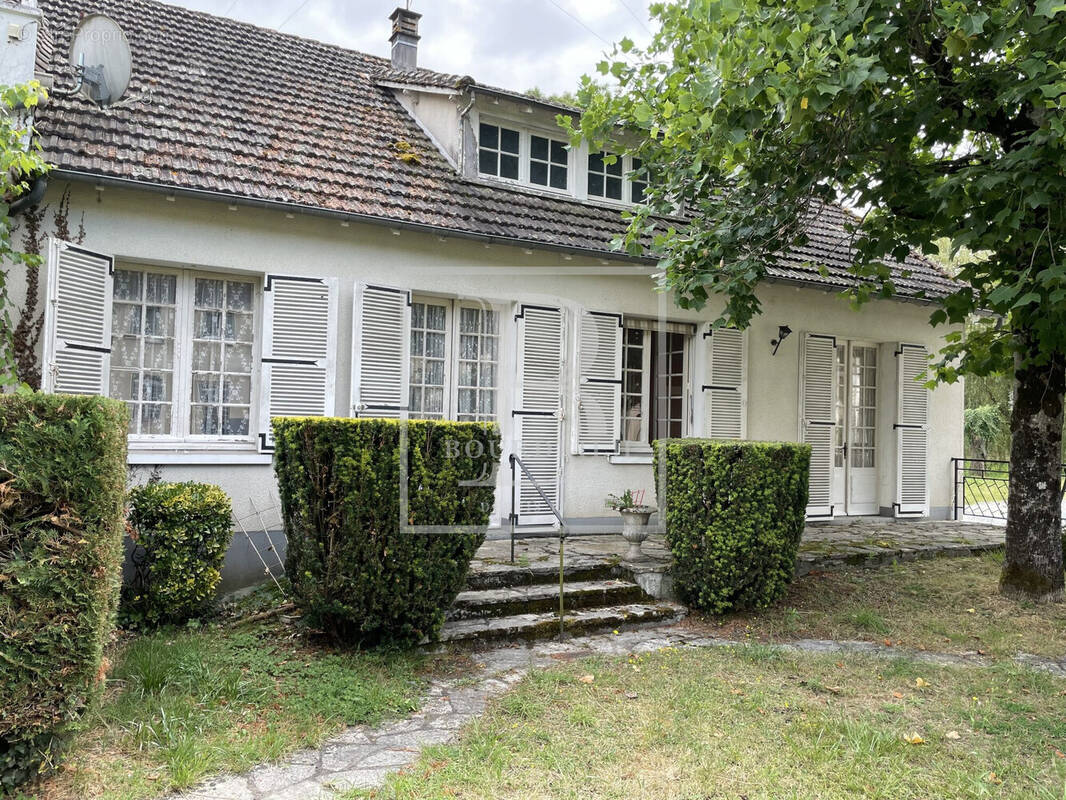 Maison à MANZAC-SUR-VERN