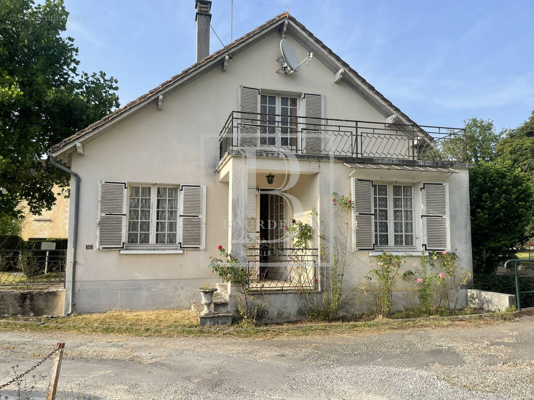 Maison à MANZAC-SUR-VERN