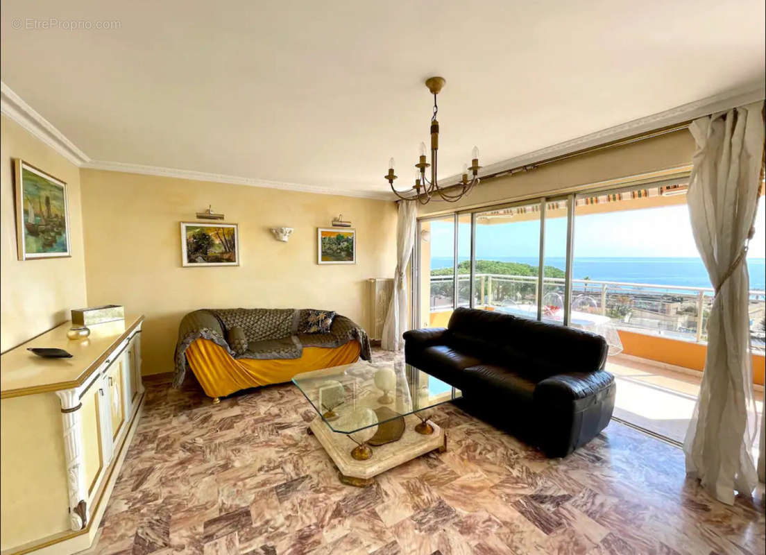 Appartement à ROQUEBRUNE-CAP-MARTIN