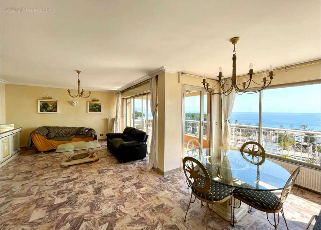 Appartement à ROQUEBRUNE-CAP-MARTIN