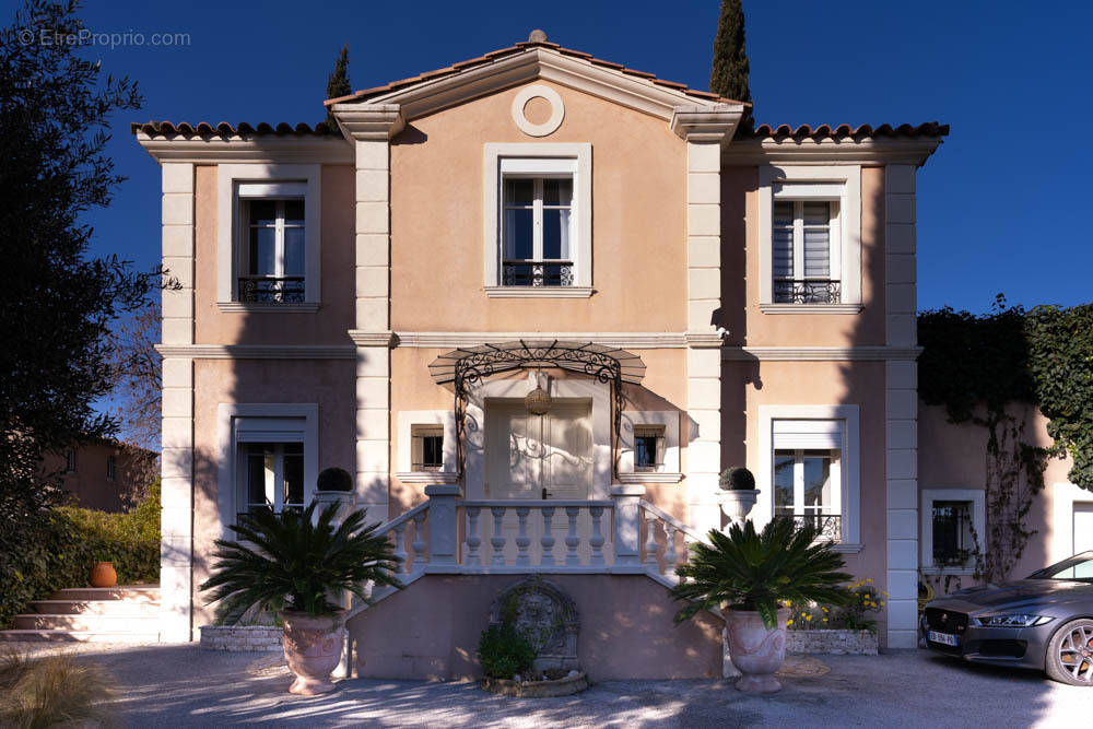 Maison à LE MUY