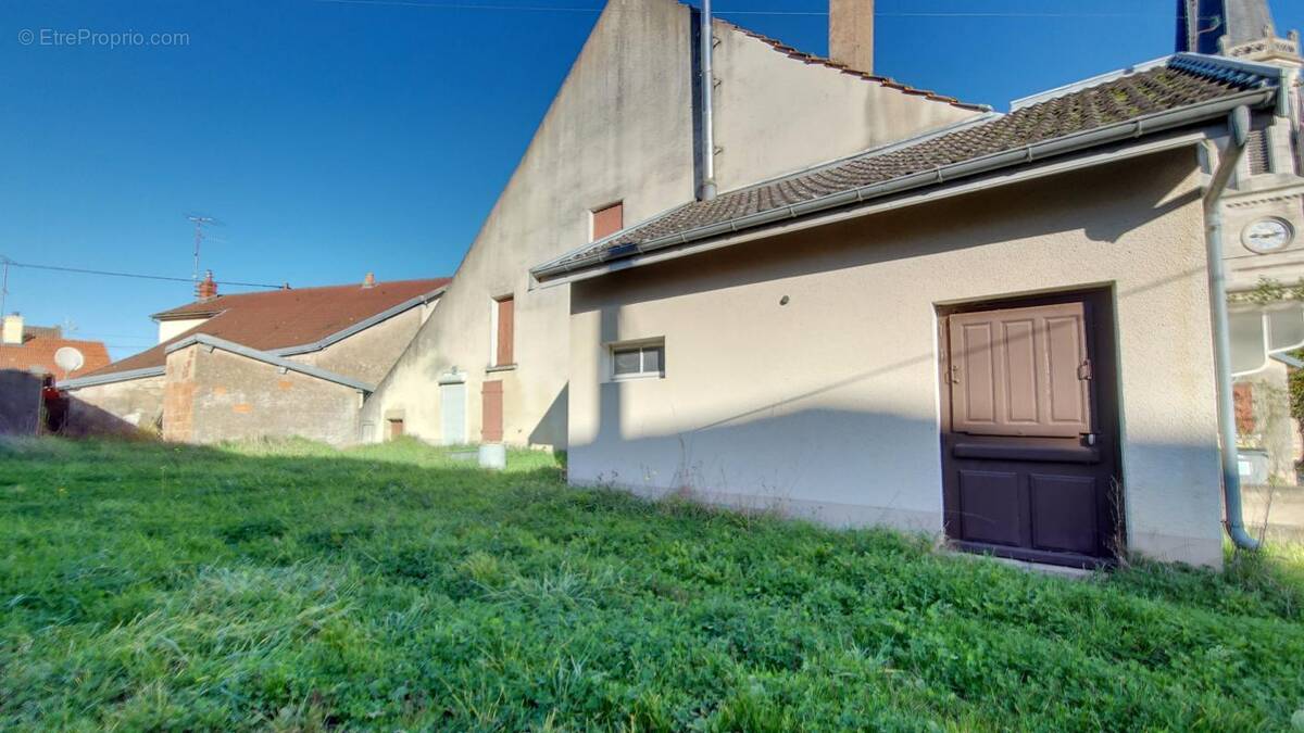 Maison à LAMARCHE-SUR-SAONE