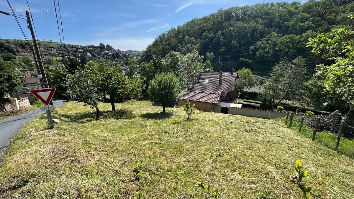 Terrain à SAINT-FORGEUX